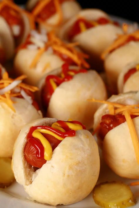 Hot Dog Sliders, Mini Slider, Mango Pineapple Salsa, Smoked Cocktails, Mini Hot Dogs, Mini Sliders, Chili Toppings, Mango Pineapple, Slider Buns