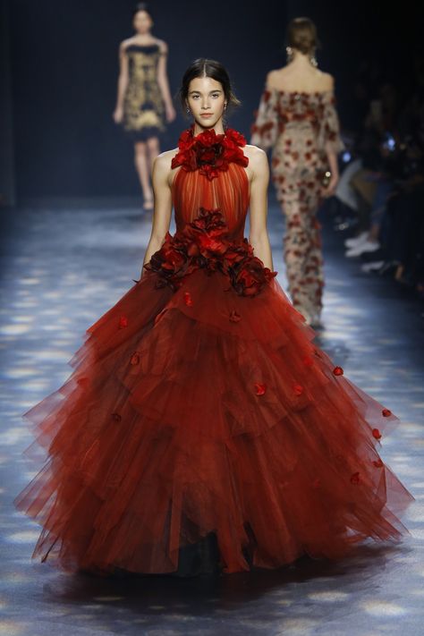 Blame it on the Oscars: Red carpet–ready looks were the most pinned in February. Fashion Show Dresses, Dress With Flowers, Gaun Fashion, Couture Mode, Couture Gowns, Gorgeous Gowns, Marchesa, Fall 2016, Beautiful Gowns