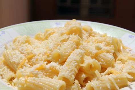 14 Ways People Make Mac and Cheese Around the World (Slideshow) | Slideshow | The Daily Meal Make Mac And Cheese, Four Cheese Pasta, All Food Recipes, Food Recipes Chicken, Macaroni And Cheese Casserole, Making Mac And Cheese, Chicken Recipes Easy, Cheese Dishes, Incredible Recipes