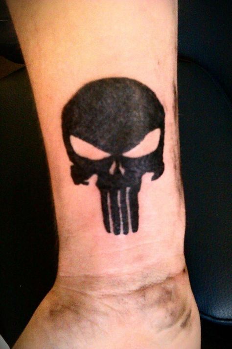 Punisher Skull Tattoo, Superhero Tattoos, Family Sleeve Tattoo, Punisher Tattoo, Dbz Tattoo, Trash Polka Tattoo Designs, Hero Tattoo, Half Sleeve Tattoos Forearm, Unique Tattoos For Women