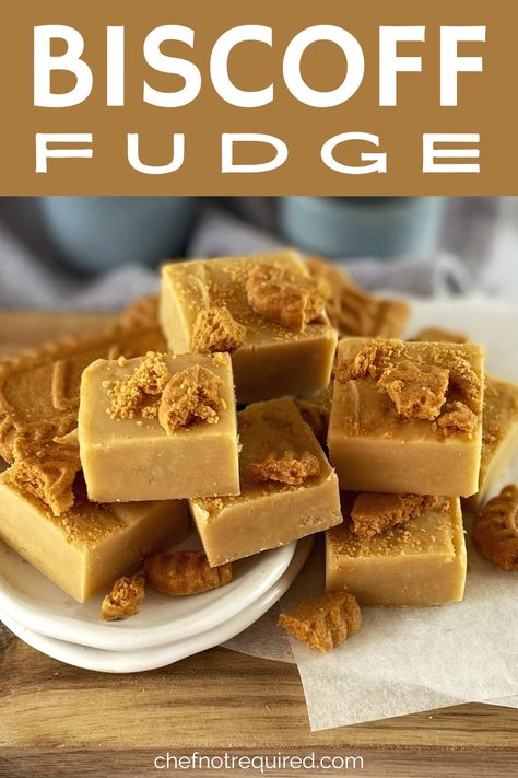 Square pieces of brown fudge sitting on a wooden board. Biscoff Fudge Recipe, Fudge Recipes With Condensed Milk, Biscoff Desserts, Biscoff Fudge, Biscoff Recipes, Microwave Fudge, White Chocolate Fudge, Aussie Food, Biscoff Cookie Butter