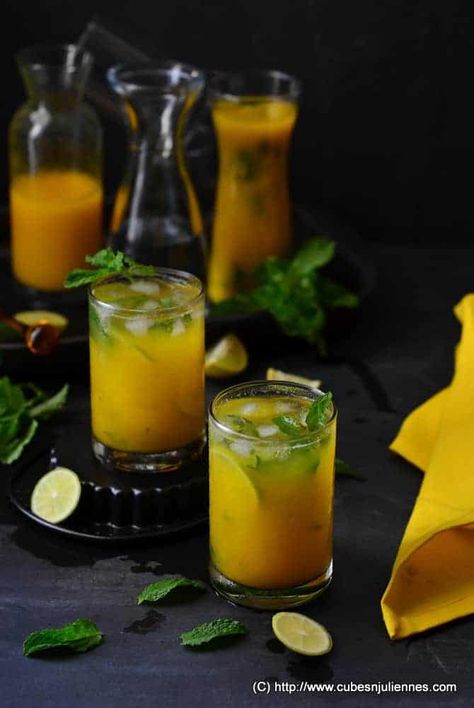 Virgin Mango Mojito Blue Punch Recipe, Mojito Bar, Virgin Drinks, Mango Drinks, Mango Mojito, Virgin Mojito, Popular Cocktails, Mojito Recipe, Rum Cocktails