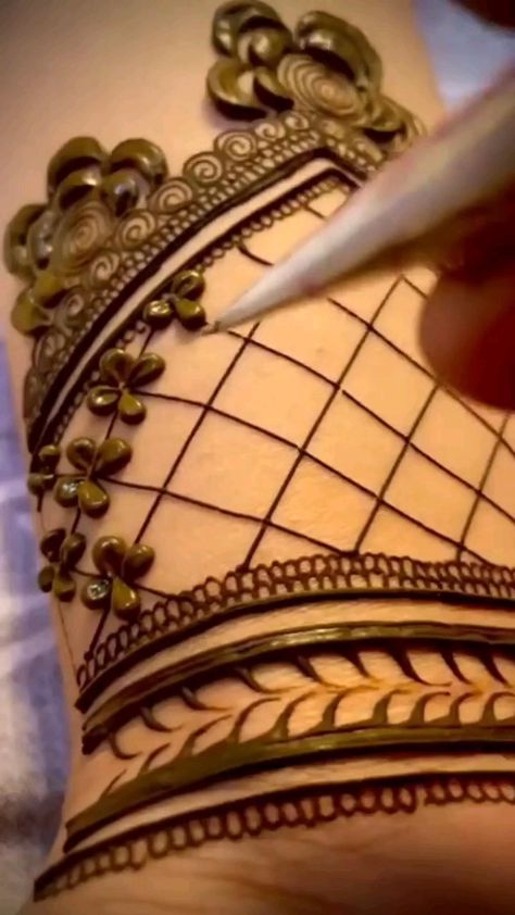 Muslim Bridal Mehndi Designs, Mehndi Design Video, Flower Mehndi, Mehndi Video, Bridal Mehandi, Mehndi Designs Bridal Hands, Beautiful Henna, Rose Mehndi Designs, Mehndi Designs For Kids