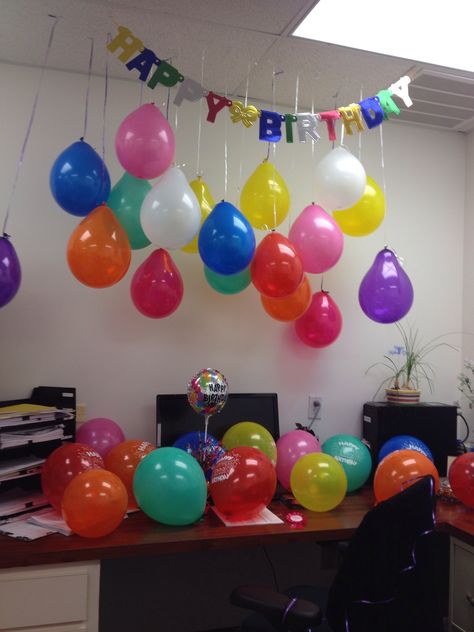 Happy Birthday Office Decorations, Office Balloon Decoration, Birthday Decoration Office, Office Birthday Decorations Desks, Simple Birthday Decoration At Home Ideas, Cubicle Birthday Decorations, Office Birthday Decorations, Birthday Decorations At Home, Happy Birthday Decor