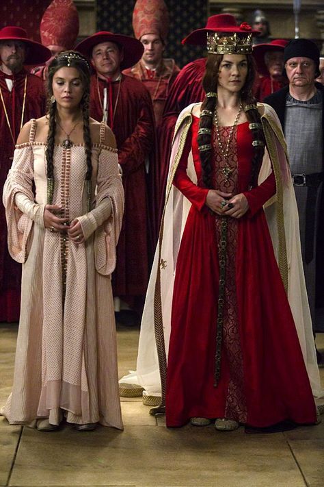 Knightfall "Find Us the Grail" S1EP2 Sabrina Bartlett, Olivia Ross, Medieval Gown, Medieval Clothes, Medieval Costume, Medieval Dress, Medieval Clothing, Period Costumes, Fantasy Costumes