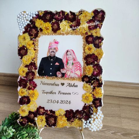 Preserving a varmala (a wedding garland) in resin is a beautiful way to keep the memories of a special day alive.we create stunning resin varmala frames 🖼️ . Handcrafted with love 💘, this beautiful frame 🖼️ captures the essence of our client flowers forever ♾️ encased in RESIN 💯 . Size - 12 by 9 inches Comes with a metal stand ✅ . ✨ DM for orders related to queries and customisation available in sizes 👍 . ( Flower preservation , wedding , wedding photography, wedding Varmala , Varmala pres... Bouquet Preservation Resin, Wedding Varmala, Varmala Preservation, Resin Flower Preservation, Couple Frame, Flower Preservation, Wedding Garland, Bouquet Preservation, Garland Wedding