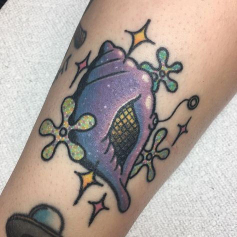 Magic Conch Shell Tattoo, Sponge Bob Tattoo, Magic Conch Shell, Conch Shell Tattoo, Disney Childhood, Spongebob Tattoo, Ems Tattoos, Shell Tattoo, Balloon Tattoo