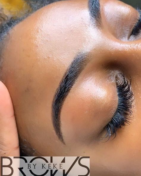 Waxed Eyebrows Black Women, Eye Brows Tinting, Brow Tint Black Women, Eye Brow Tint Black Women, Black Esthetician Aesthetic, Eyebrow Tinting Black Women, Tinted Eyebrows Black Women, Brow Tech Aesthetic, Waxed Brows