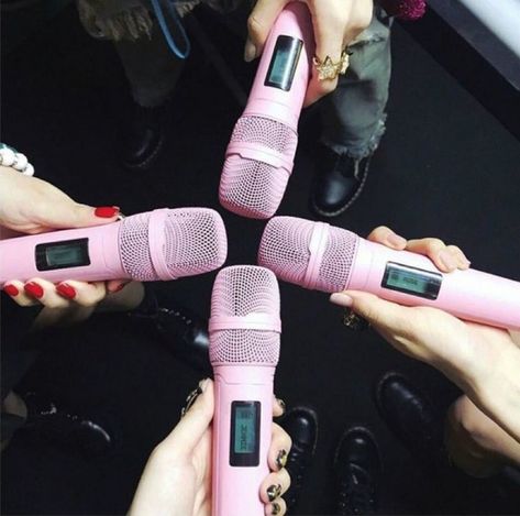 Black Pink Microphone, Kpop Microphone, Microphone Aesthetic, News Microphone, Blackpink Coachella, Electronics Mini Projects, Music Accessories, Electronics Design, Blackpink And Bts