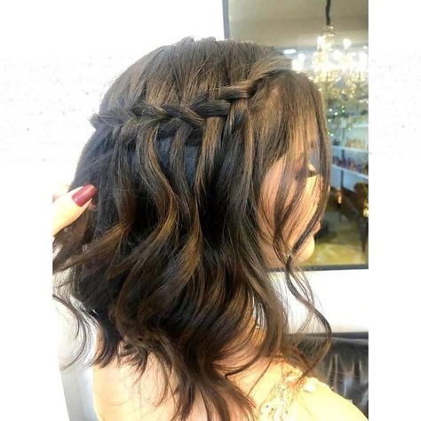 Braid Hairstyle For Medium Hair, Short Curly Hairdo Wedding, Bridesmaid Hairdo For Medium Hair, Prom Hairstyles For Short Hair Down, Braids For Chin Length Hair, Hair Styles For Short Hair Wedding Ideas, Fancy Short Hair Styles Prom, Medium Hair Styles For Wedding, Braid For Short Hair Easy