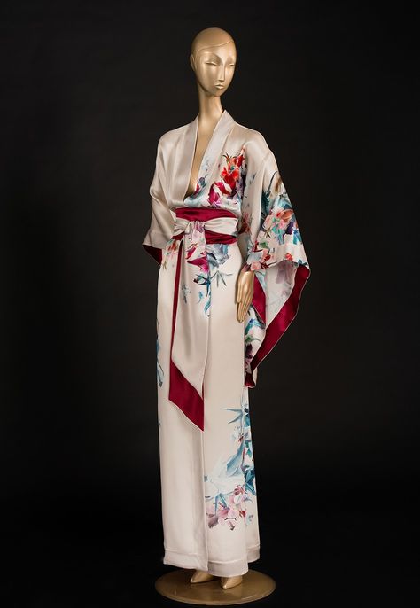 Kimono inspired evening wear Modern Kimono Fashion Outfits, Aesthetic Kimono, Kimono Inspired Dress, Modern Kimono Dress, Modern Kimono Fashion, Comfy Cute Outfits, Lost In Wonderland, Kimono Lingerie, Kimono Modern