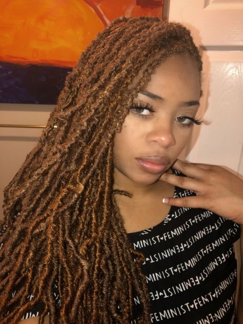 Gold Faux Locs, Braids Goddess, Senegalese Twist Crochet Hair, Box Braids Crochet, Goddess Box Braids, Natural Dreadlocks, Box Braid Hair, Crochet Box Braids, Locs Crochet