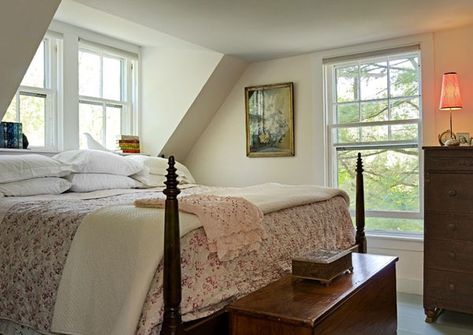 Antique Cape House-Smith & Vansant Architects-16-1 Kindesign Small House Remodel, Dormer Window, Cape Style Homes, Slanted Walls, Pc Photo, American Farmhouse Style, Bedroom Traditional, American Farmhouse, Cape House