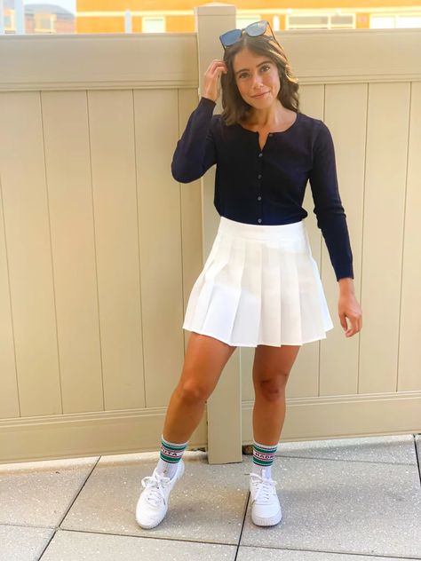 Tennis Skirt Outfit #2 Fashion Widgets, Outfits With Tennis Skirts, How To Style Tennis Skirt, Black Tennis Skirt Outfit, Tennis Dress Outfit, Tennis Skirt Outfits, Black Tennis Skirt, Preppy Skirt, Tennis Outfits