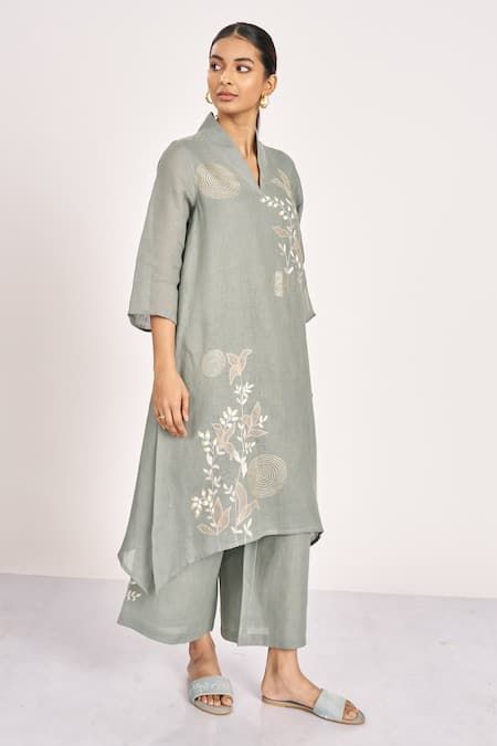 Buy Green 100% Linen Hand Embroidery Honey Suckle Fly Free Tunic With Pant For Women by Kaveri Online at Aza Fashions. Tunic With Pants, Honey Suckle, Neck Designs For Suits, A Line Kurta, Fly Free, Kurta Designs Women, Tunic Pattern, Boutique Dress Designs, Embroidery Floral