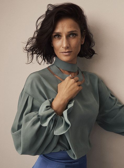 Indira Varma is a British actress of Indian and Swiss descent. Due to her Asian and Genoese features, she was offered a major role in the movies ‘Kama Sutra: A Tale of Love’ and ‘Bride and Prejudice’ which made people in India and around the world notice her. She played an important role in the classic movie ‘Rome’ that was a hit at the box office. Mira Nair, Indira Varma, Bride And Prejudice, British Actresses, Female Images, British Indian, Fashion Photographer, Celebrities Female, Actors & Actresses