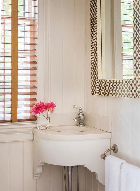 Corner sink Small Toilet Decor, Quatrefoil Mirror, Small Powder Room, Half Bath Remodel, Powder Room Sink, Corner Vanity, White Shiplap Wall, Small Space Bathroom, Corner Sink