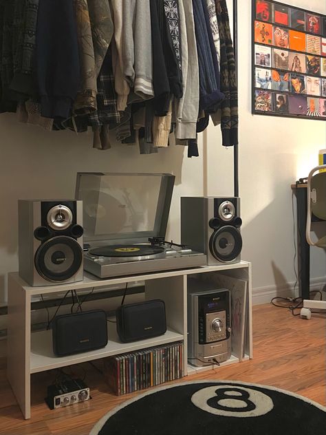 #record #recordplayer #vinyl #vinylcollection #cd #cdplayer #room #roomdecor #vintage #sony #speaker #compactdisk #aesthetic #music #mediastand #stussy #stussy8ball #8ball #rug Chill Room, Room Redesign, Redecorate Bedroom, Dreamy Room, 8 Ball, Dream Room Inspiration, Room Makeover Bedroom, Room Makeover Inspiration, Cute Room Decor