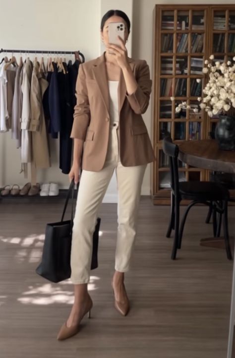 Khaki White Outfit, Outfit Cream, Manager Outfits Women Business Casual, Restaurant Manager Outfit Women, Khaki Blazer Outfit Women, Beige Blazer Outfits Women, Khaki Blazer Outfit, Summer Work Wear, Work Attire Women