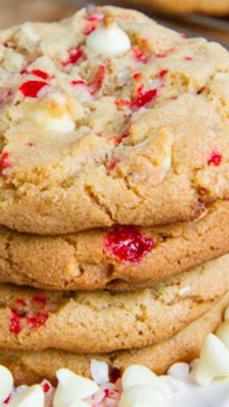 Peppermint White Chocolate Chip Cookies Recipe ~ These chocolate chip cookies turn out nice and crisp on the edges but oh so soft and melt in your mouth on the inside! White Chocolate Chip Cookies Recipes, Peppermint White Chocolate, White Chocolate Candy, Peppermint White, White Chocolate Chip, Candy Cane Cookies, White Chocolate Chip Cookies, Chip Cookie Recipe, Köstliche Desserts