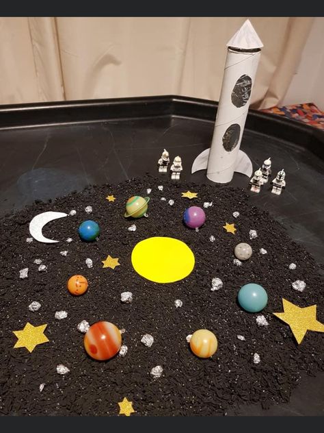 Space Messy Play, Space Themed Tuff Tray, Rocket Activities For Kids, Space Tuff Tray Ideas, Space Activities Preschool, Tuff Tray Ideas Toddlers, Planets Activities, Space Theme Classroom, Space Theme Preschool