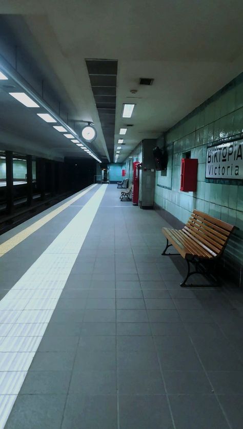 Underground Train Station Aesthetic, City Liminal Space, Train Liminal Space, Subway Liminal Space, Train Platform Aesthetic, Liminal Space Train, Your City Gave Me Asthma Aesthetic, Jubilee Line Aesthetic, Liminal City