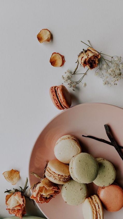 Macaron Set #flatlay #fooddesign #macaron Macaron Photography Ideas, Macaron Photography, Sweets Photography, Flatlay Ideas, Food Photography Composition, Wedding Macarons, Photography Composition, Dessert Photography, Drink Photography