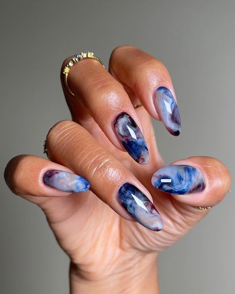 San Sung Kim | 김산성 (@sansungnails) on Threads Trending Winter Nails, Dark Blue Nail Designs, Gel Nail Art Ideas, Cloud Sand, Chrome Nails Silver, Dark Nail Designs, Glitter Tip Nails, Sea Nails, Dark Blue Nails