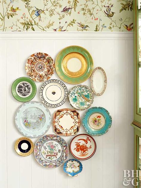 Dessert plates, bowls, trays—they're all good in Grace's collage of dishes picked up at estate sales. She hangs them with Command strips so they're easy to change. Plates On The Wall, Creative Mom, Plate Wall Decor, Deco Originale, Plate Decor, Antique Plates, Hanging Plates, Plate Display, Dining Room Walls