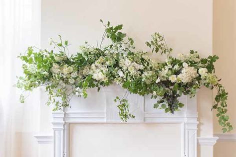 Mantel Flowers, Wedding Mantle, Wedding Fireplace, Mid Century Glam, Flowers And Greenery, Reception Flowers, Wedding Flower Inspiration, Salou, Floral Garland