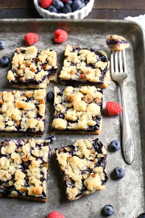 Paleo Blueberry Pie Crumb Bars - Real Food with Jessica Sugar Free Low Carb Desserts, Low Carb Blueberry, Blueberry Crumb Bars, Shake It Up, Blueberry Crumble Bars, Blueberry Filling, Pudding Chia, Dessert Mousse, Crumb Bars