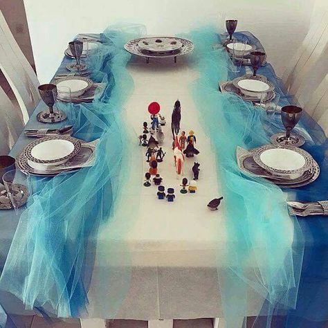 Passover seder table setting Passover Seder Table, Passover Table Setting, Passover Feast, Passover Crafts, Pesach Seder, Passover Table, Seder Table, Happy Passover, Passover Decorations