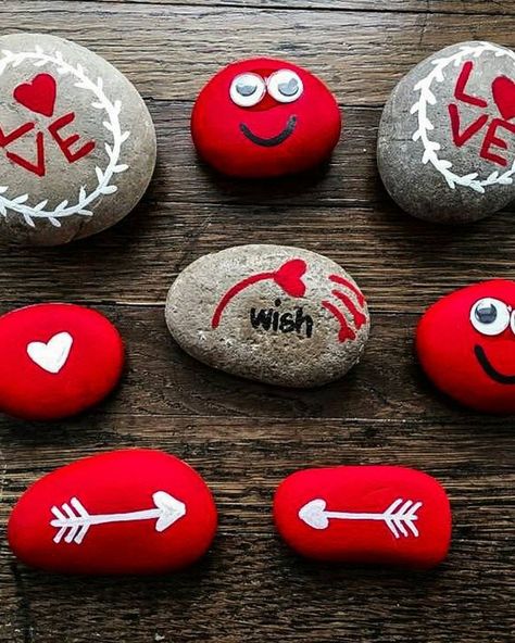 Valentines Day Ideas, Painted Rocks Diy, Rock Painting Ideas Easy, Rock Painting Patterns, Heart Painting, Rock Painting Designs, Rock Painting Art, Pebble Painting, Valentine Fun