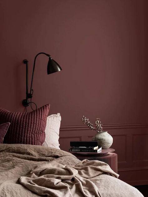 Aubergine Bedroom, Neutral Bed Linen, Burgundy Walls, Red Bedroom, Dark Bedroom, Bedroom Red, Dark Walls, Bedroom Color Schemes, Red Interiors