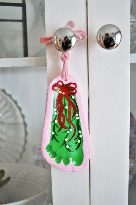 Foot Salt Dough Ornaments, Salt Dough Mistletoes, Xmas Handprint Crafts, Salt Dough Recipe Ornaments, Christmas Handprint Ornaments, Keepsakes For Kids, Mistletoe Craft, Mistletoes Footprint Craft, Baby Christmas Crafts