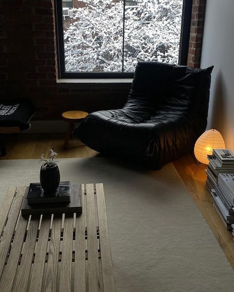 Black Living Room Aesthetic, Living Room Minimal, Christie Tyler, Room Minimal, Living Room Aesthetic, Black Living Room, Dark Furniture, Studio Living, Dream Apartment