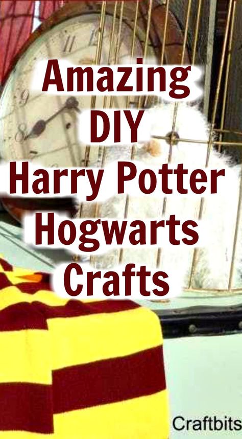 Hogwarts Houses Decorations, Diy Harry Potter Wall Decor, Harry Potter Room Decor Bedroom Ideas Diy, Harry Potter Wreath Ideas, Harry Potter Wall Decor Room Ideas, Diy Hogwarts Decorations, Hogwarts Decorations Diy, Diy Harry Potter Crafts Room Decor, Diy Harry Potter Room Decor