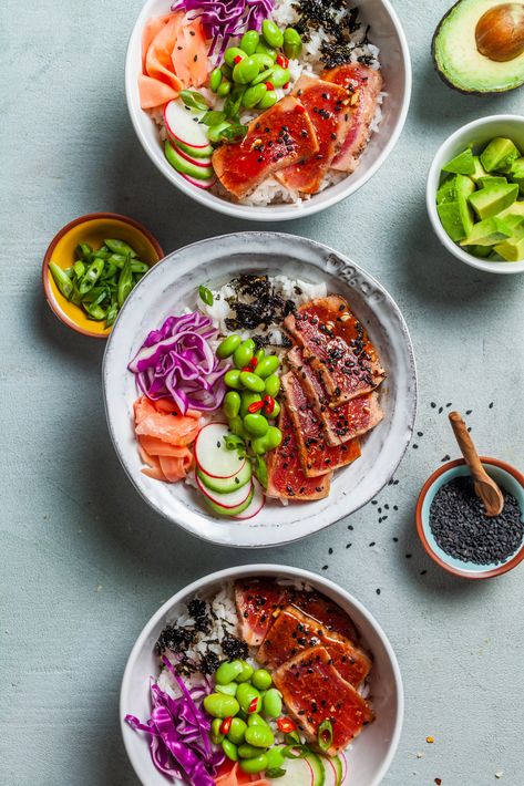 Sushi Branding, Fish Steak, Tuna Tataki, Tuna Poke Bowl, Poke Bowl Recipe, Tuna Poke, Poke Bowls, Seared Tuna, Cooking White Rice