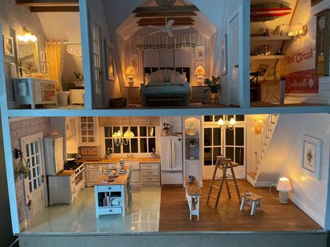 Beach Bungalow Dollhouse, Beachside Bungalow Dollhouse, Bungalow Dollhouse, Mini Trinkets, Beachside Bungalow, Gothic Dollhouse, Dollhouse Decorating, Dollhouse Design, Mini Dollhouse