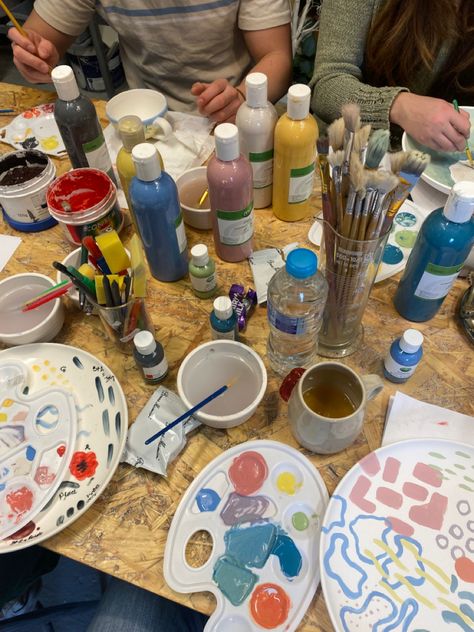 Paint Pottery Aesthetic, Pottery Painting Best Friends, Pottery Party, Pottery Painting With Friends Aesthetic, Pottery Painting Aesthetic Friends, Friends Painting Together Aesthetic, Paint Date With Friends, Pottery Painting With Friends, Painting Dates With Friends