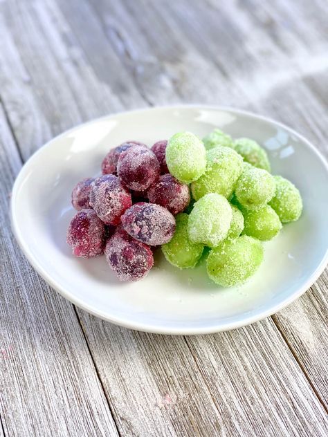 This simple kid recipe only has two ingredients and makes a great activity to do as a family! Video tutorial Grapes Sour Patch, Fun Dip Candy, Grape Recipe, Sour Patch Grapes, Candied Grapes Recipe, Candied Grapes, Vegan Scones, Canned Blueberries, Grape Recipes