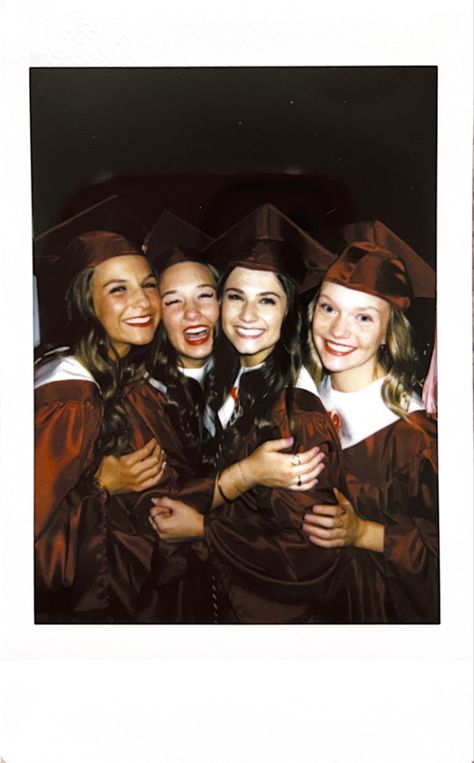 Friends on polaroid! #polaroid #friendgroup #graduation #gradparty #senioryear #girlfriends Polaroid Graduation Pictures, High School Grad Pics Senior Year, Senior Year Photos, College Graduation Pictures Aesthetic, Senior Year 2025, Bestie Graduation Pictures, Graduation Pics With Friends, Graduation Photos With Friends, Graduation With Friends