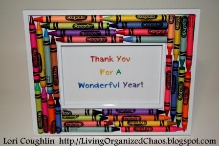 crayon basket - Thank you gift for teacher! Crayon Picture Frame, Open House Gift, Daycare Provider Gifts, Appreciation Gifts Diy, Teacher Gift Baskets, Teacher Appreciation Gifts Diy, Teacher Craft, Teachers Diy, Diy Teacher Gifts