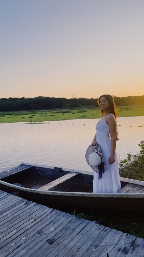 photoshoot on the lake, white summer dress and hat, boat, sunset Boat Photoshoot, Sunset Outfit, Boat Sunset, White Summer Dress, Meus Pins, White Dress Summer, White Summer, Summer Dress, Lake