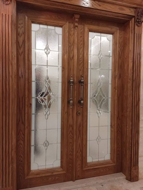 Wooden Glass Doors Interior, Main Door Mirror Design, Main Door With Glass Design, Temple Glass Door Design For Home, Glass Door Design For Mandir, Main Entrance Wooden Doors, Double Door Sagwan Design, Foyer Door, Double Door Design Sagwan