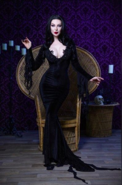 Morticia Addams Dress, Vampire Costume Women, Morticia Addams Costume, Goth Outfit Inspo, Goth Outfit Ideas, Goth Princess, Morticia Addams, Goth Women, Halloween Costume Outfits