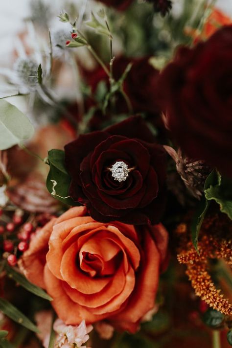 Gorgeous vintage-inspired engagement ring | Image by Sophie Brendle Photography Autumn Color Palette, Church Wedding Flowers, Tropical Wedding Flowers, Blush Wedding Flowers, Diy Wedding Flowers, Fall Color Palette, Wedding Inspiration Fall, Brunch Wedding, Wedding Rings Vintage