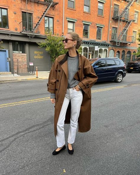 Casual Trench Coat Outfit, Cecilie Moosgaard, Old Money Summer Outfits, Old Money Summer, Chique Outfit, Trench Coat Outfit, Classic Trench Coat, Casual Day Outfits, Fit Ideas