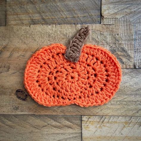 Crochet Pumpkin Coaster, Pumpkin Coasters, Crochet Mens Scarf, Crochet Appliqué, Coasters Crochet, Pumpkin Applique, Fall Crochet Patterns, Halloween Crochet Patterns, Crochet Fall