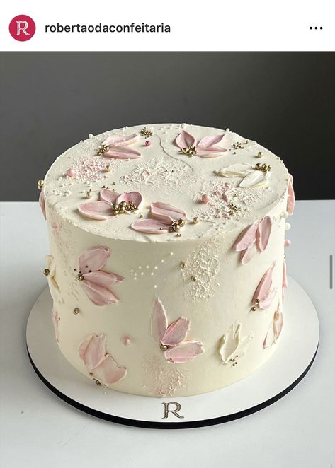 Cake Aethstetic, 2024 Cake Ideas, 24 Cake Ideas, Cake Deco Ideas, Cute Pink Cakes Birthdays, Birthday Cake Ideas 16, Rose Cake Ideas, Aesthetic 18th Birthday Cake, Asthetic Cakes